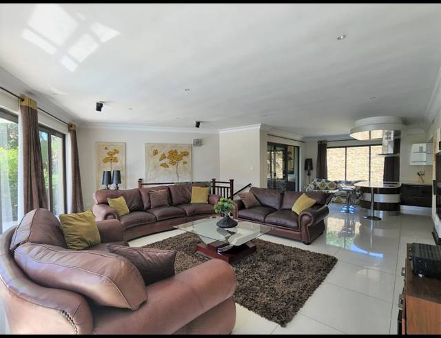 4 BEDROOM HOUSE FOR SALE IN ZIMBALI ESTATE